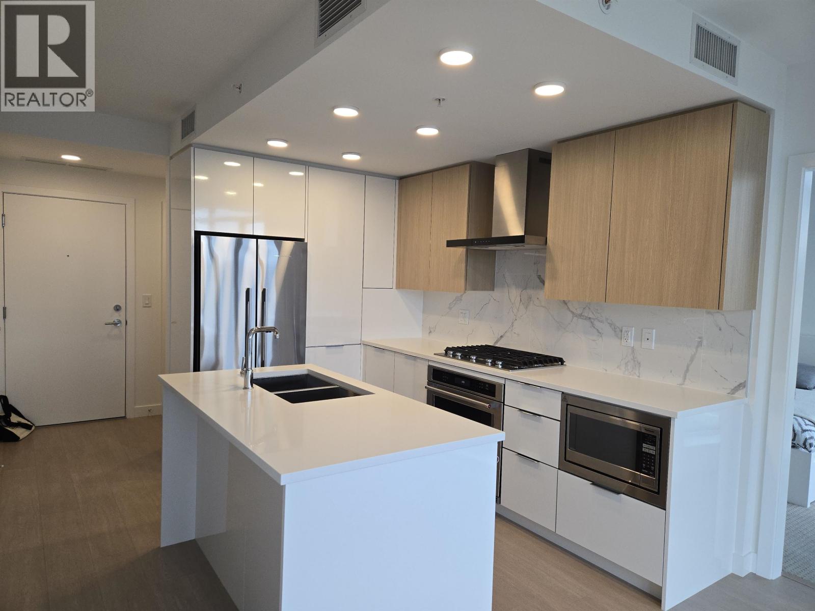 407 7769 Park Crescent, Burnaby, British Columbia  V3N 0J7 - Photo 2 - R3066439