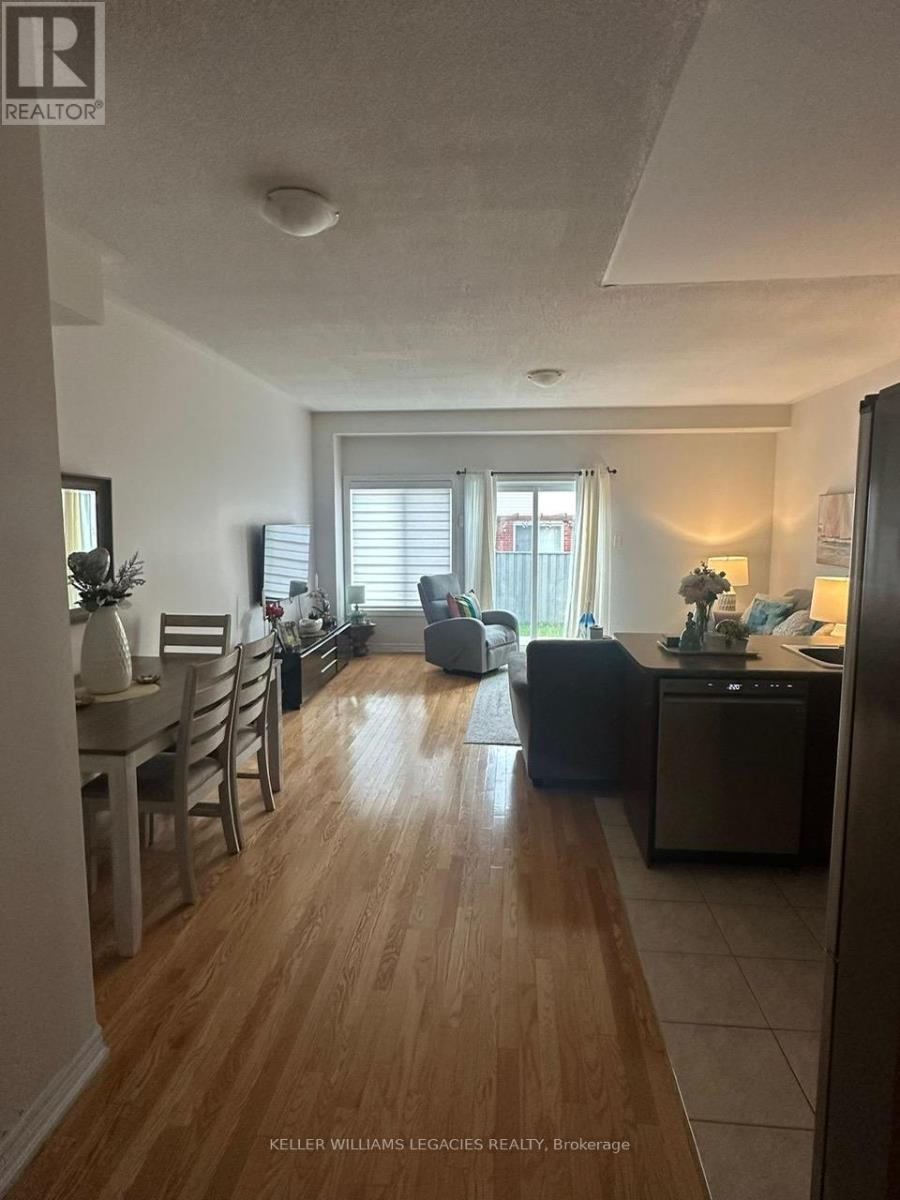 80 Evanwood Crescent, Brampton, Ontario  L6X 0P7 - Photo 4 - W12531304