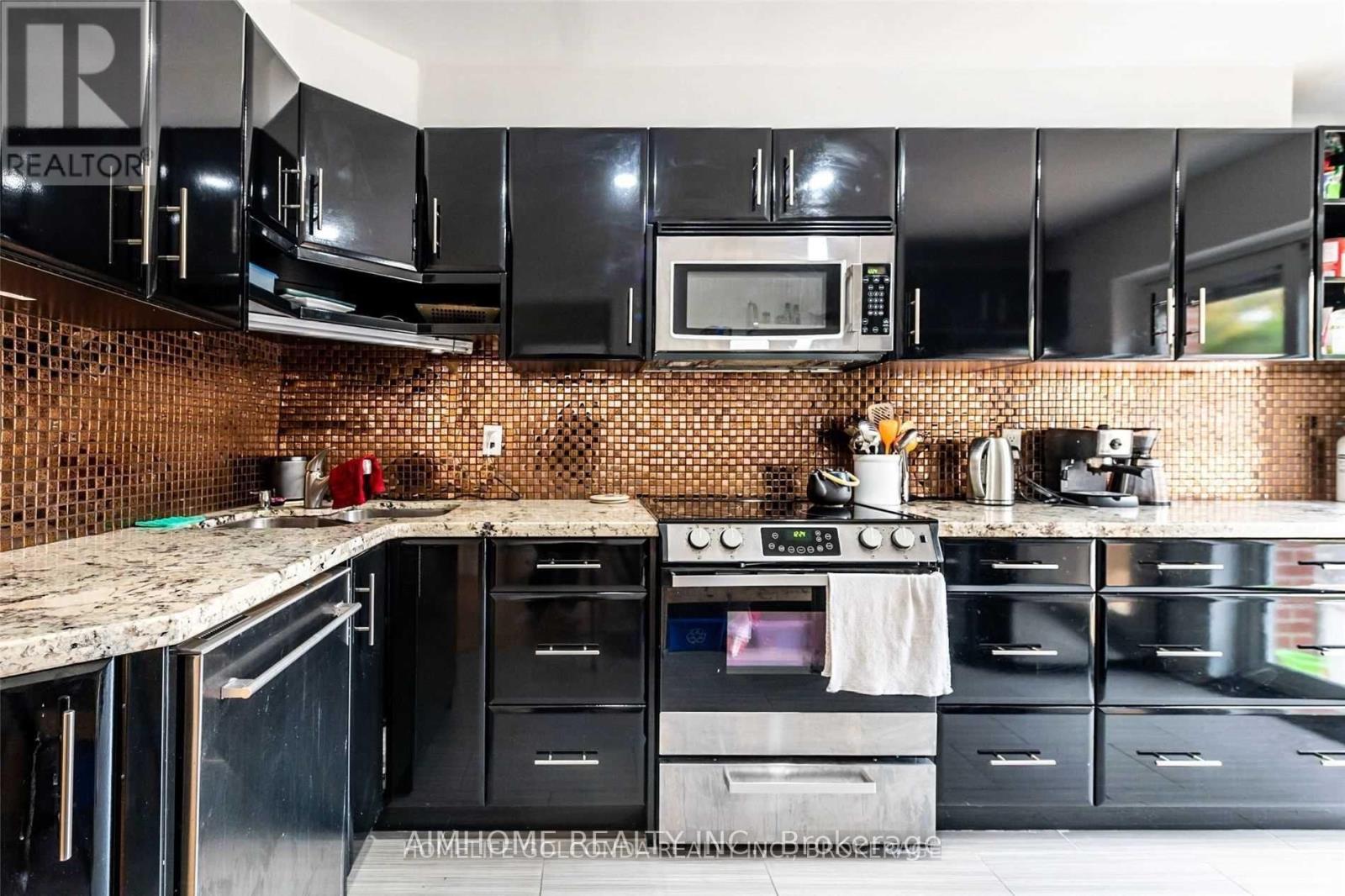 97 Edgecroft Road, Toronto, Ontario  M8Z 2C2 - Photo 13 - W12506064