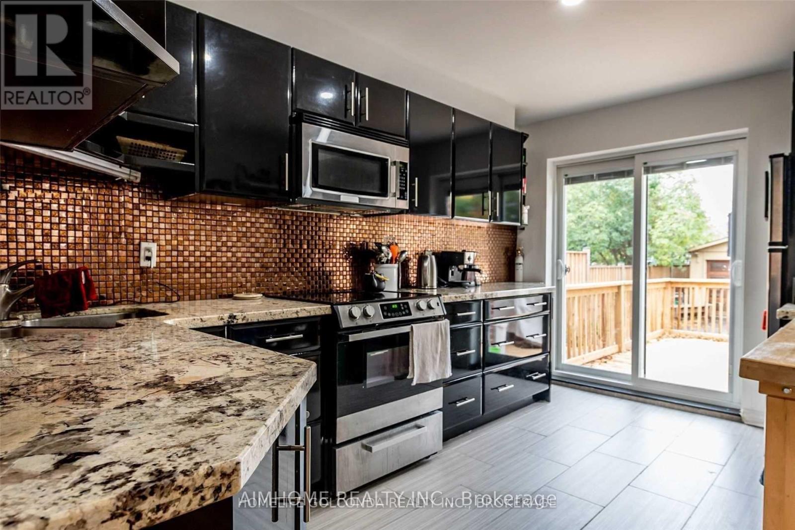 97 Edgecroft Road, Toronto, Ontario  M8Z 2C2 - Photo 12 - W12506064