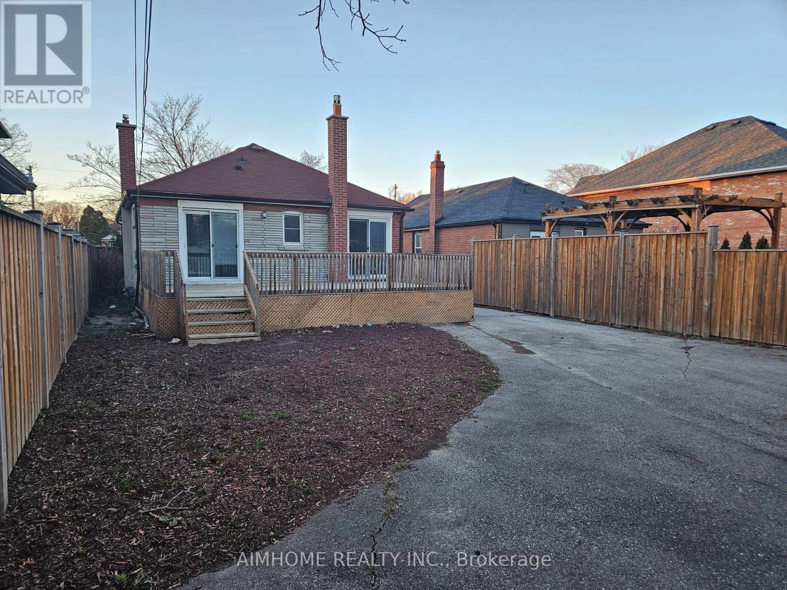 97 Edgecroft Road, Toronto, Ontario  M8Z 2C2 - Photo 5 - W12506064