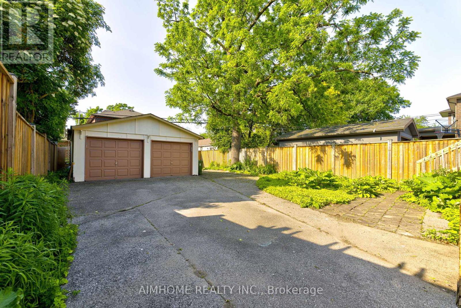 97 Edgecroft Road, Toronto, Ontario  M8Z 2C2 - Photo 9 - W12506064