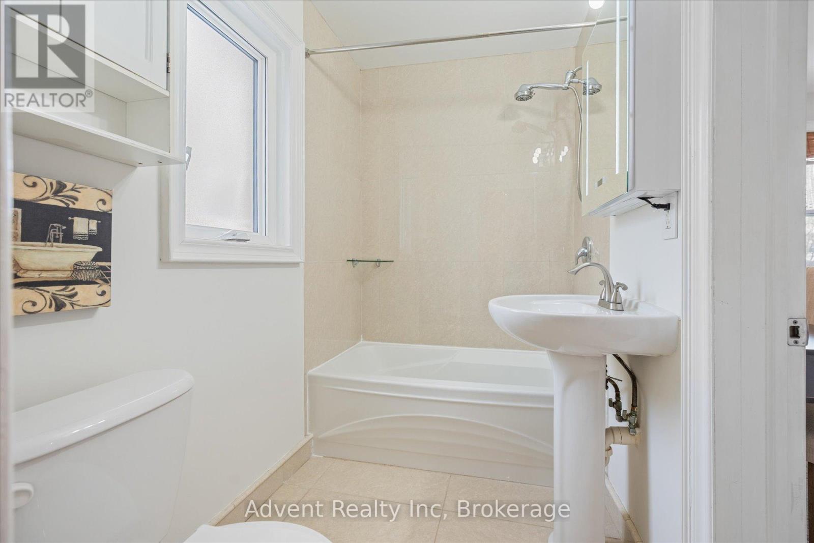 2nd Floor - 63 Burnaby Boulevard, Toronto, Ontario  M5N 1G3 - Photo 13 - C12531352