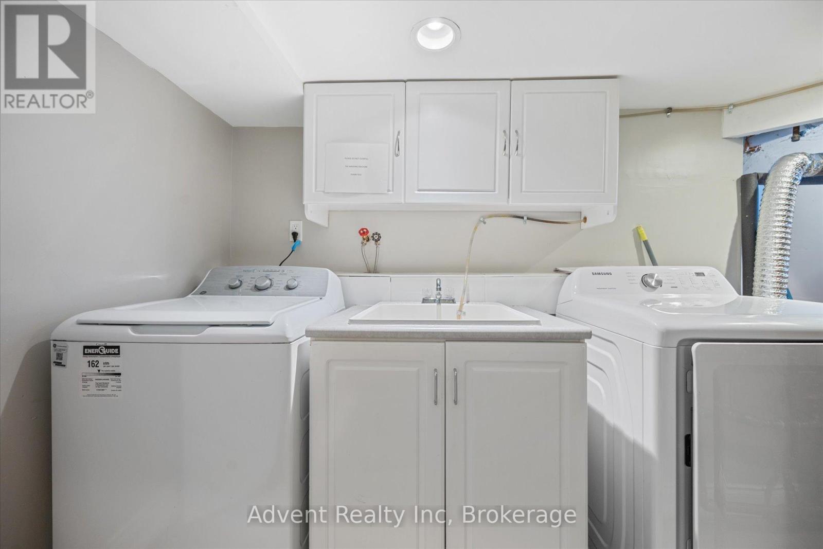 2nd Floor - 63 Burnaby Boulevard, Toronto, Ontario  M5N 1G3 - Photo 14 - C12531352