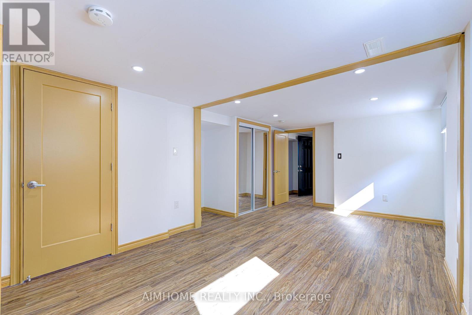 97 Edgecroft Road, Toronto, Ontario  M8Z 2C2 - Photo 28 - W12506064