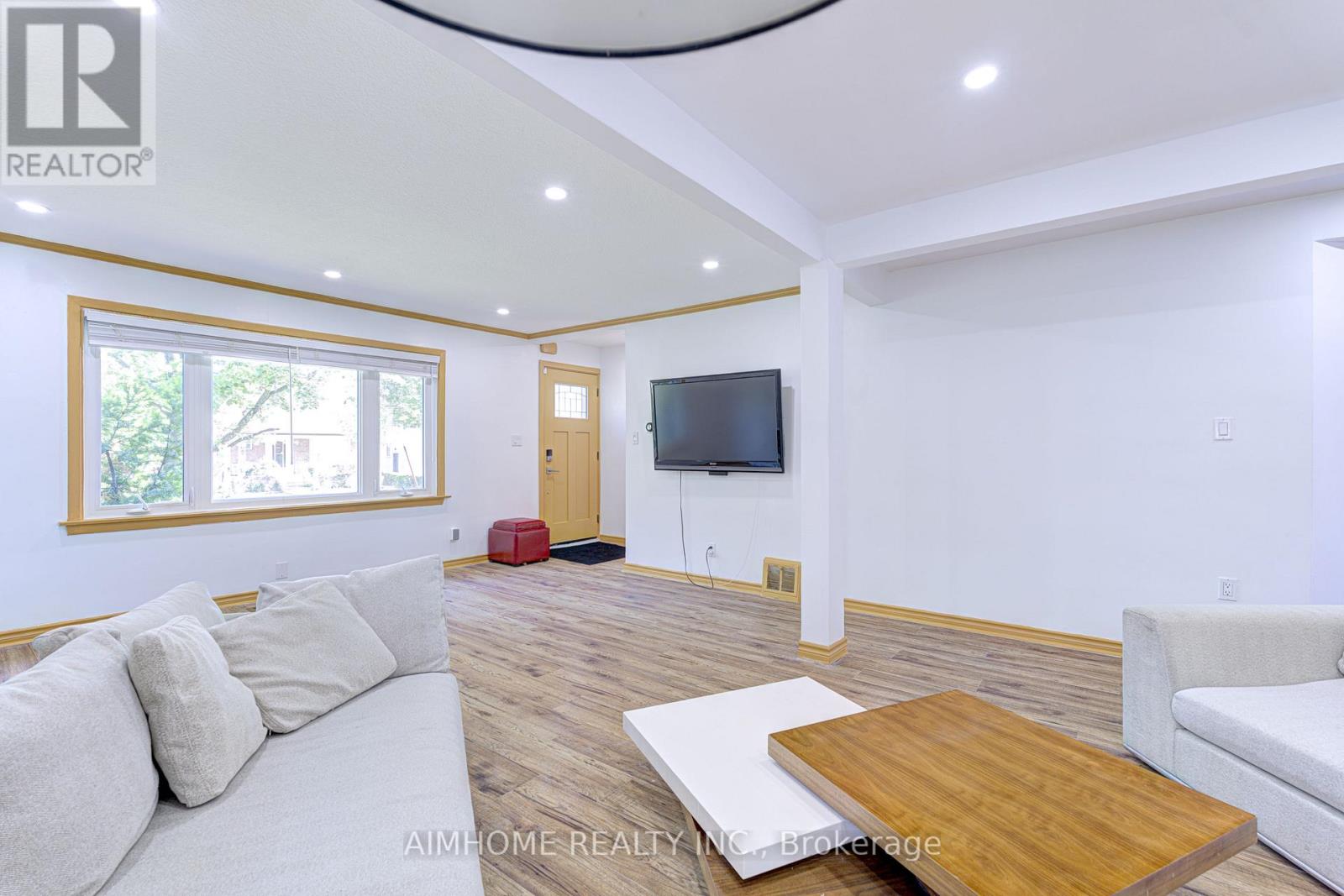 97 Edgecroft Road, Toronto, Ontario  M8Z 2C2 - Photo 18 - W12506064