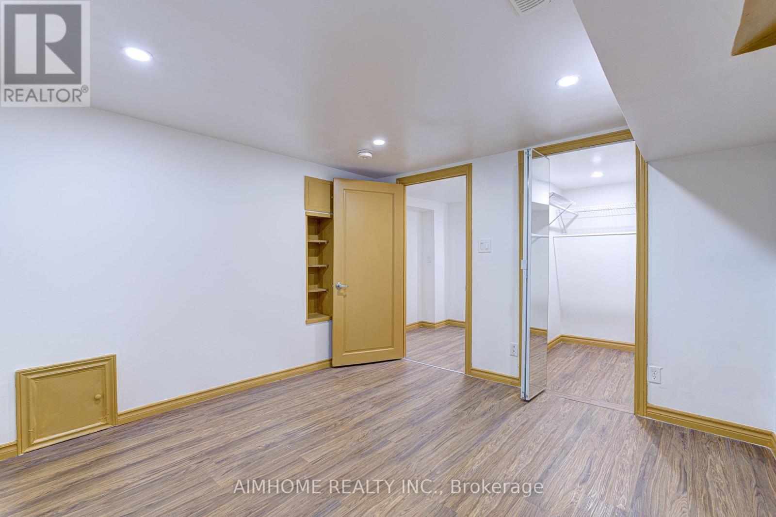 97 Edgecroft Road, Toronto, Ontario  M8Z 2C2 - Photo 35 - W12506064