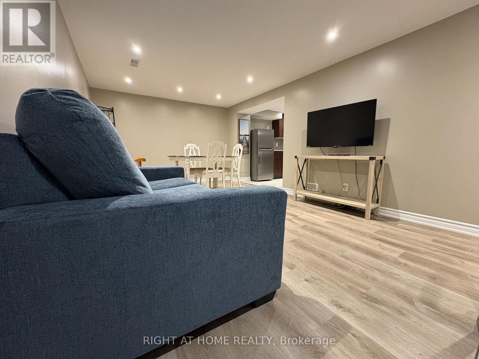 Lower - 975 Mink Street, Pickering, Ontario  L1W 2G6 - Photo 6 - E12531344