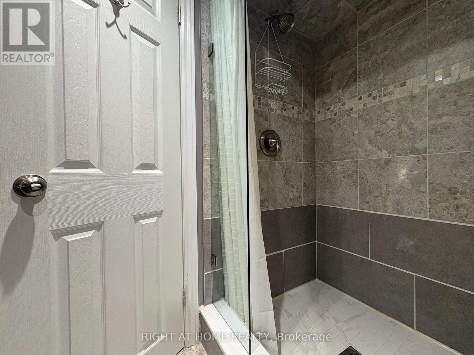 Lower - 975 Mink Street, Pickering, Ontario  L1W 2G6 - Photo 9 - E12531344