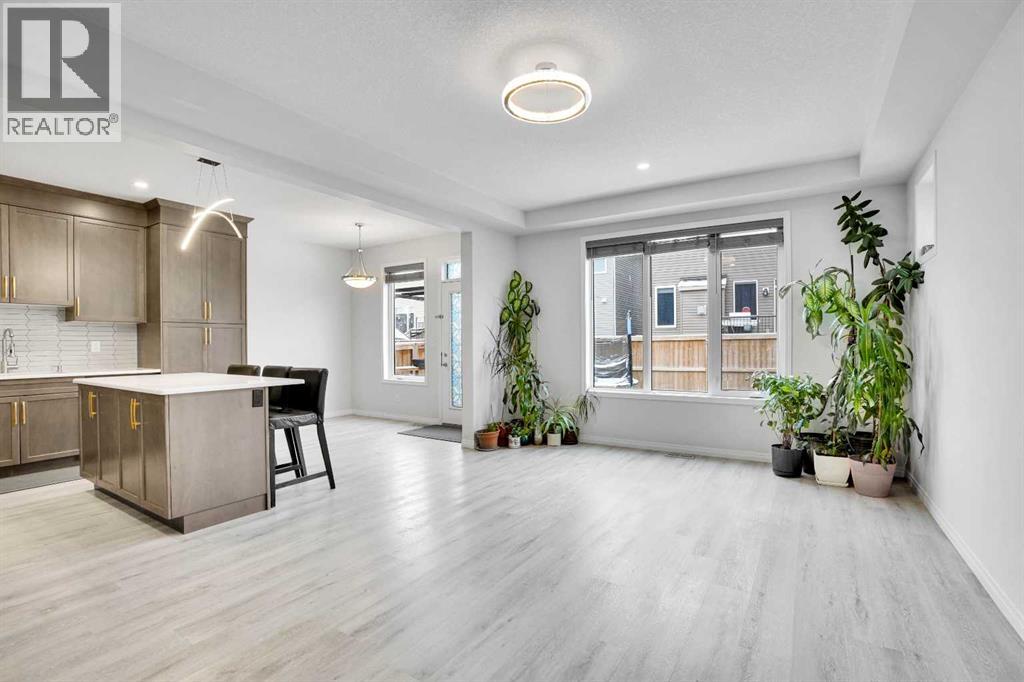 192 Carrington Crescent Nw, Calgary, Alberta  T3P 1R1 - Photo 4 - A2269786