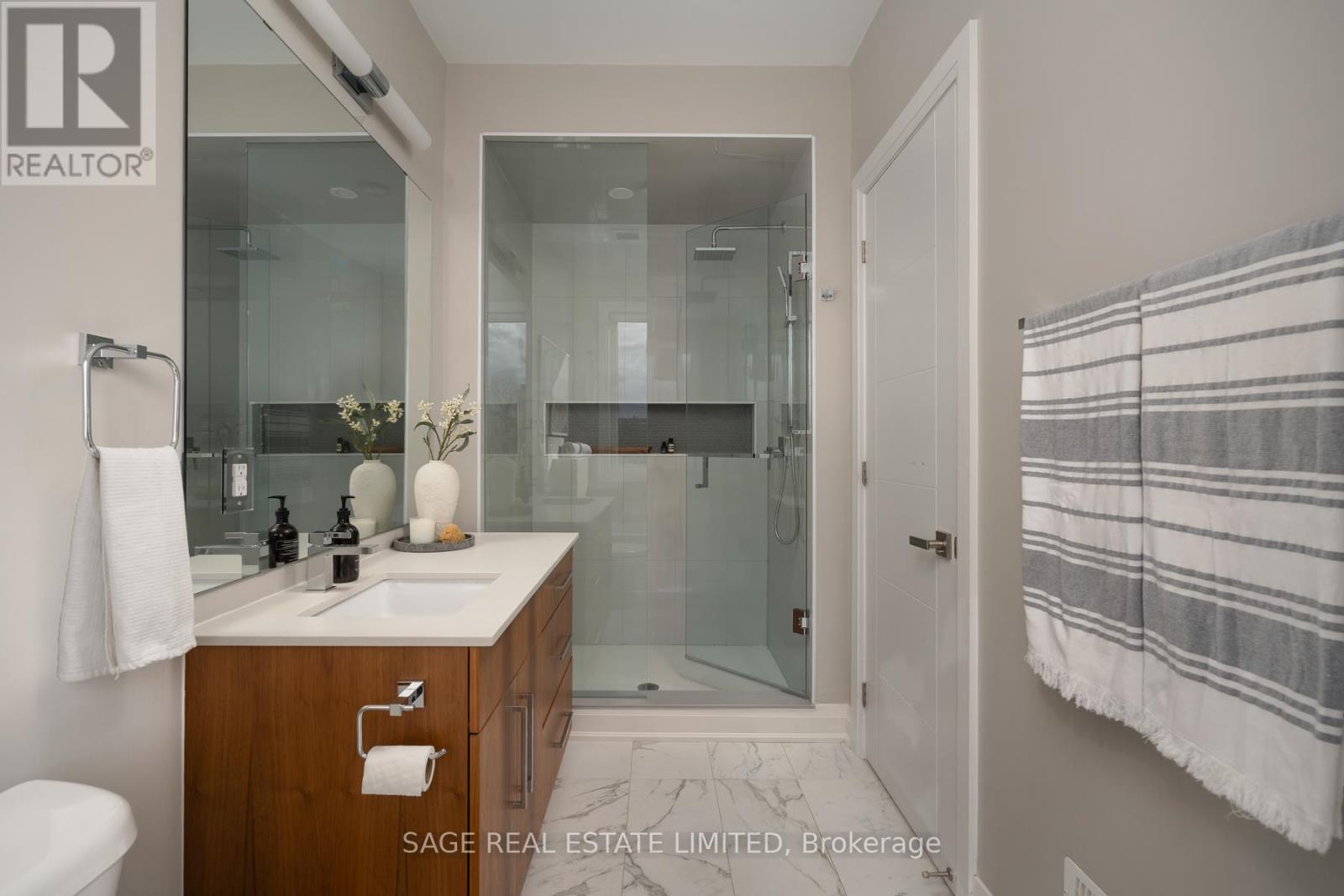 101 Beaver Avenue, Toronto, Ontario  M6H 2G3 - Photo 18 - W12529754