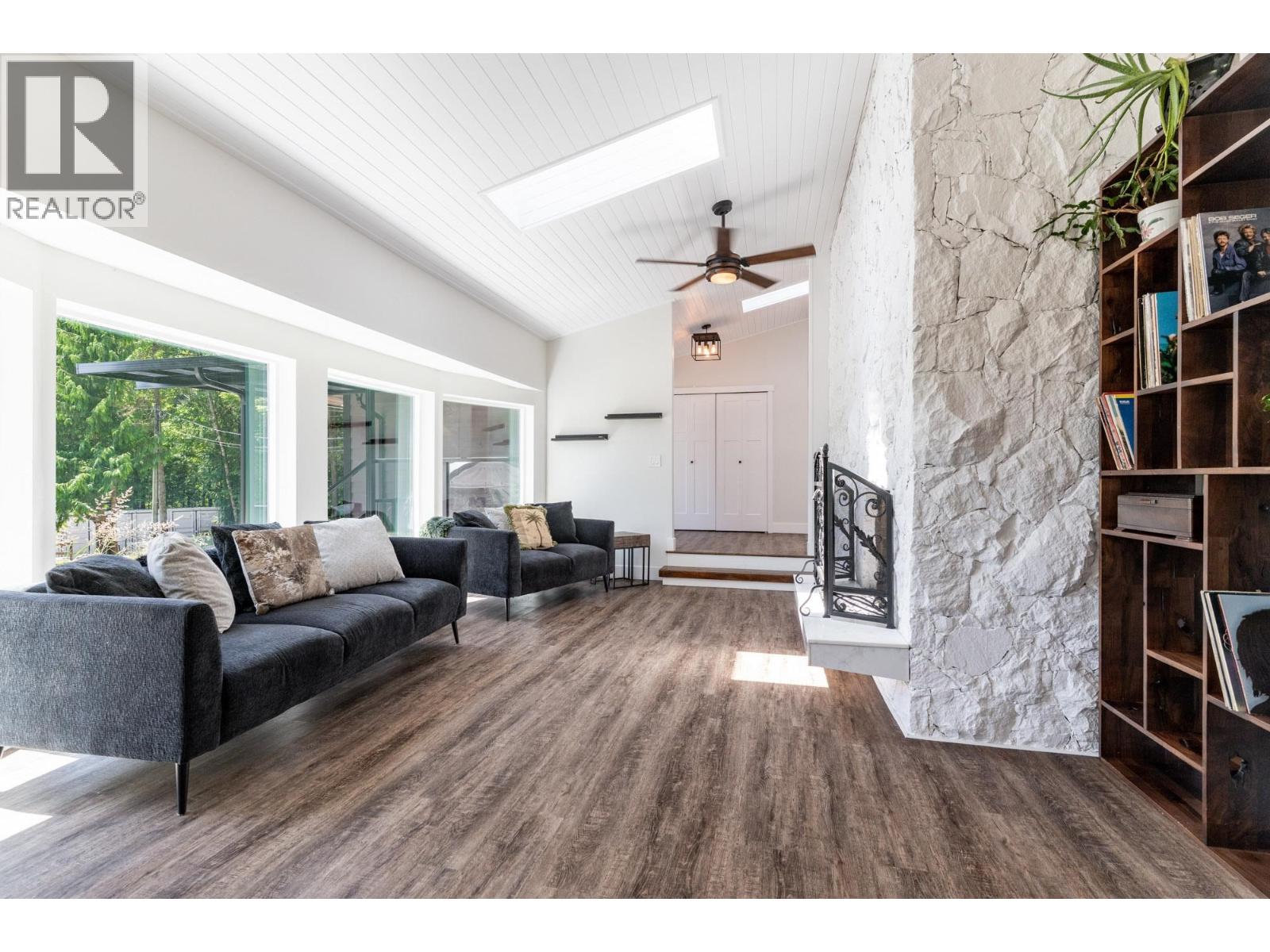 27561 Sayers Crescent, Maple Ridge, British Columbia  V2W 1N3 - Photo 8 - R3046558