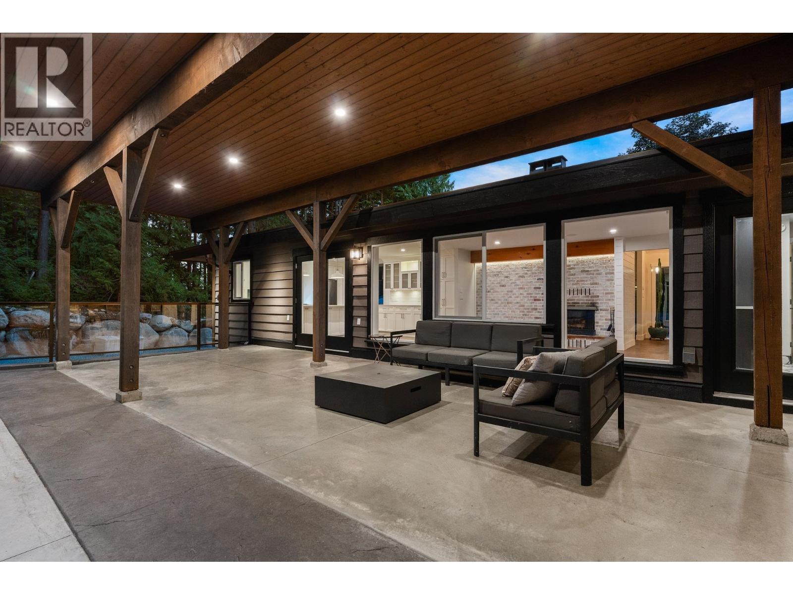 27561 Sayers Crescent, Maple Ridge, British Columbia  V2W 1N3 - Photo 3 - R3046558