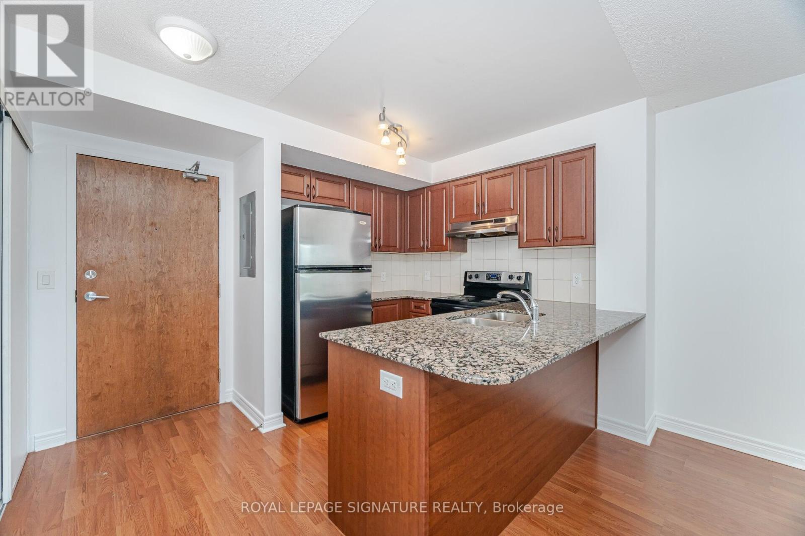 510 - 60 Fairfax Crescent, Toronto, Ontario  M1L 1Z8 - Photo 2 - E12531382