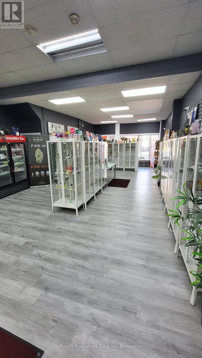 33 Arthur Street S, Woolwich, Ontario  N3B 2M4 - Photo 3 - X12531404