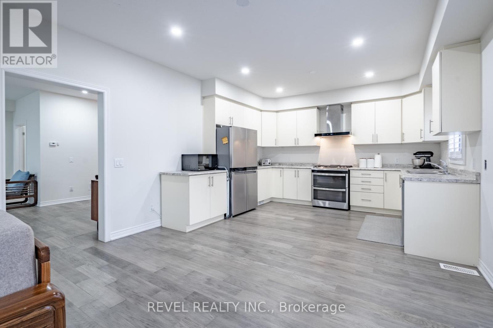 32 Barker Parkway, Thorold, Ontario  L2V 0H3 - Photo 10 - X12531370