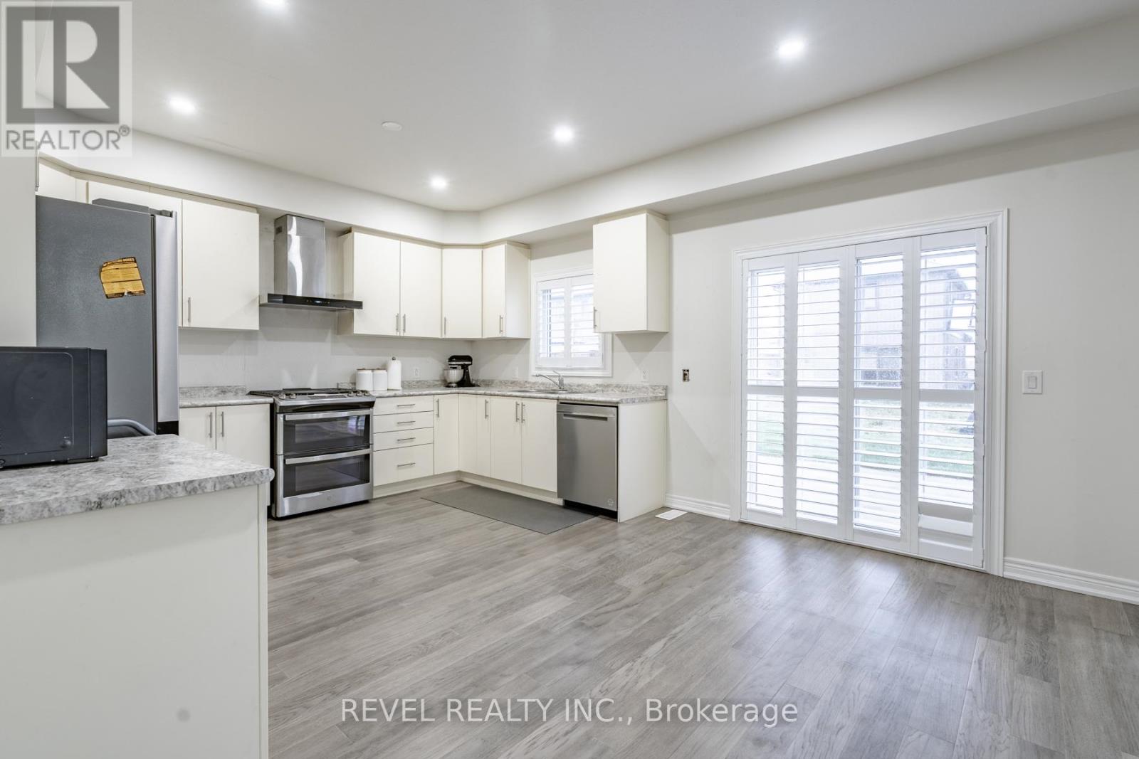 32 Barker Parkway, Thorold, Ontario  L2V 0H3 - Photo 11 - X12531370