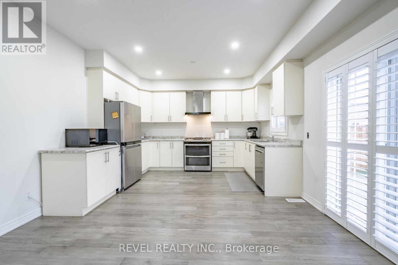 32 Barker Parkway, Thorold, Ontario  L2V 0H3 - Photo 12 - X12531370