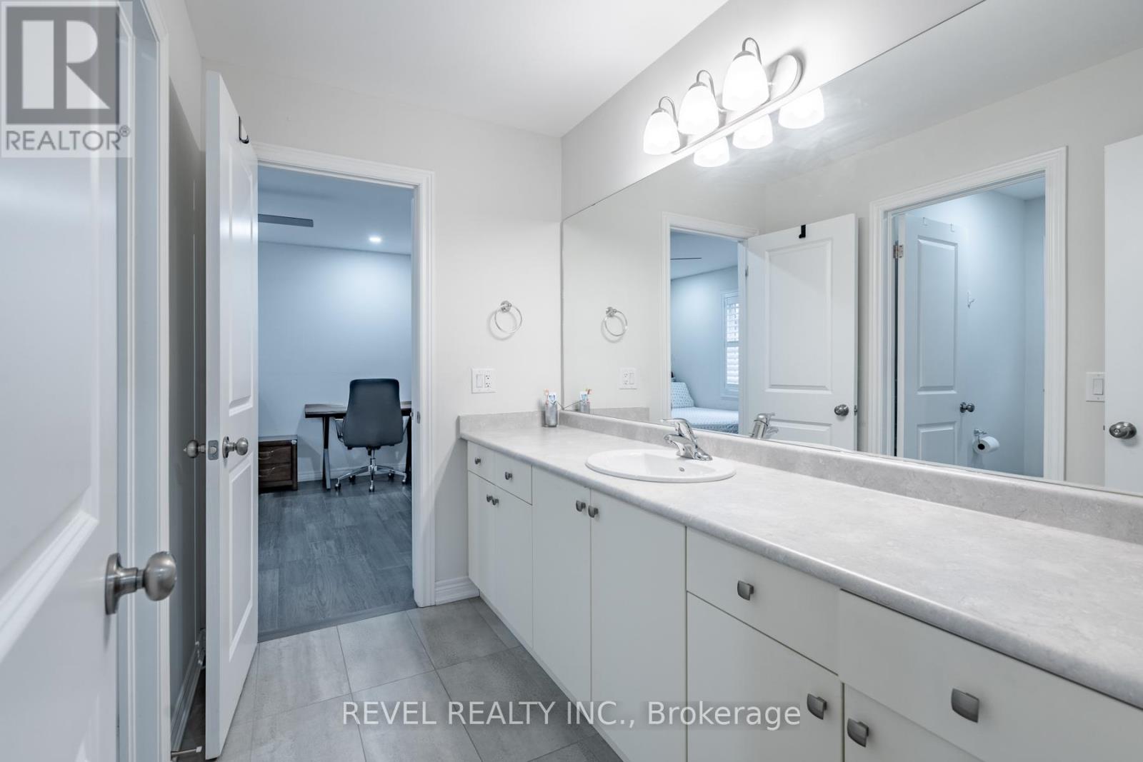 32 Barker Parkway, Thorold, Ontario  L2V 0H3 - Photo 25 - X12531370