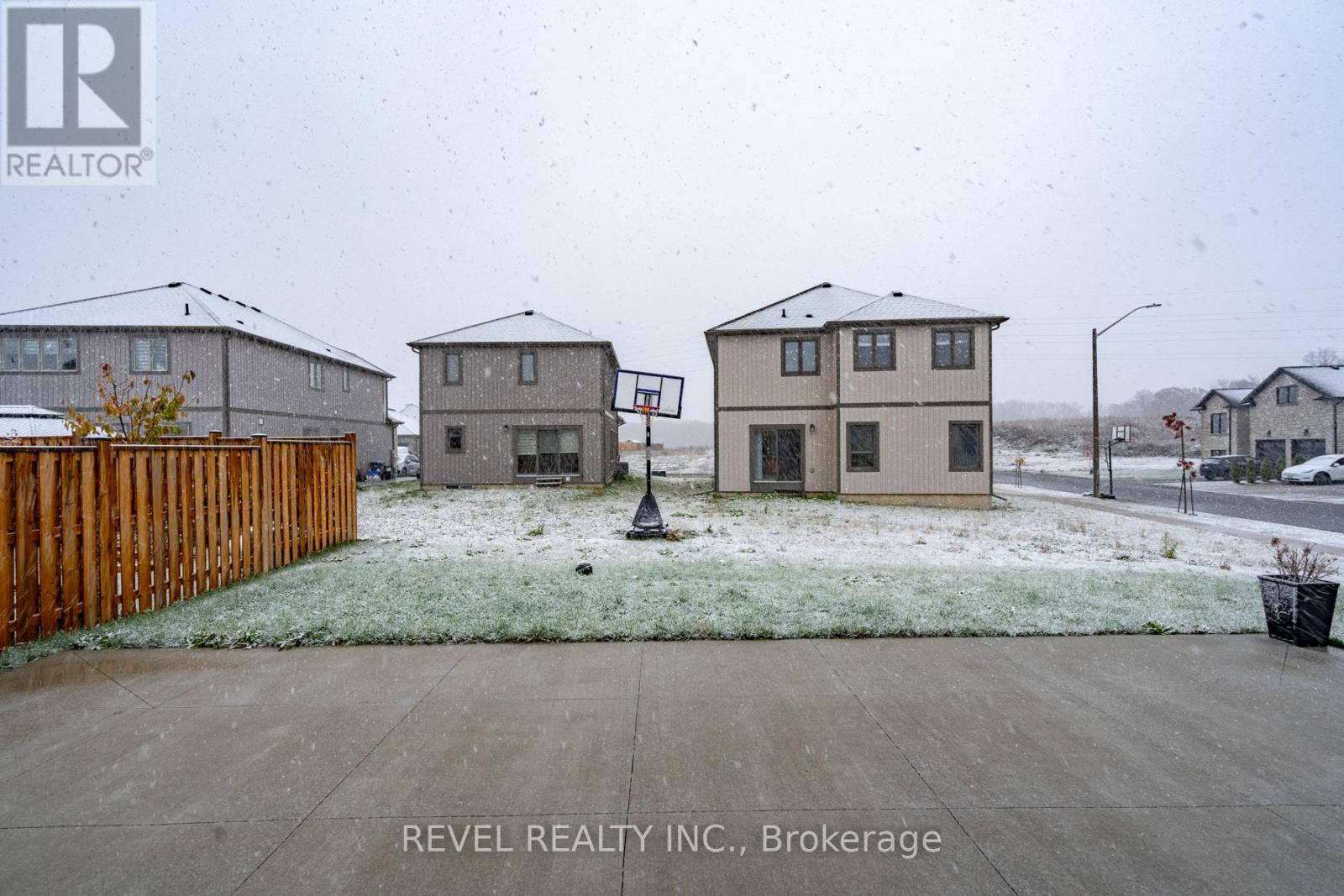 32 Barker Parkway, Thorold, Ontario  L2V 0H3 - Photo 45 - X12531370