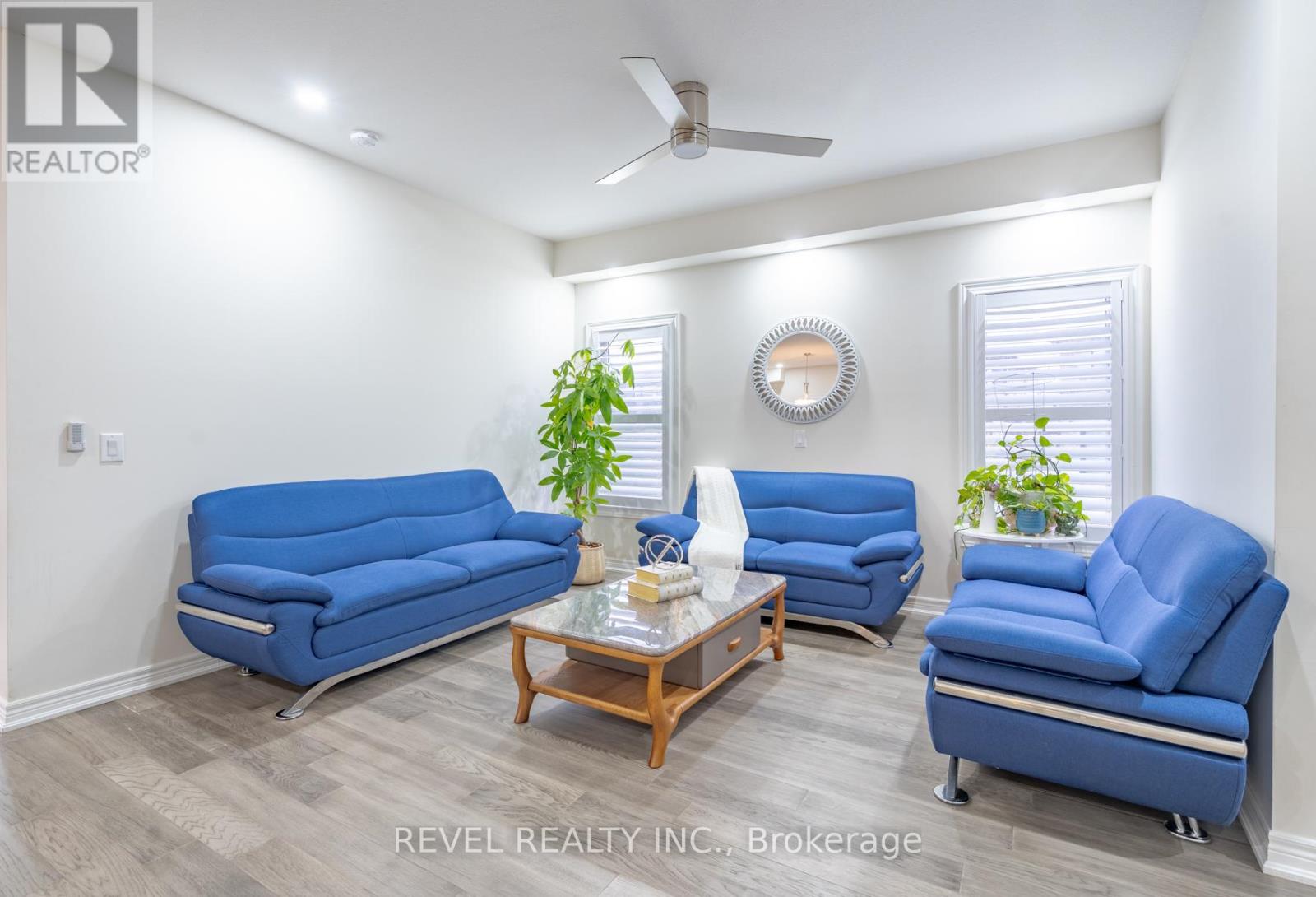 32 Barker Parkway, Thorold, Ontario  L2V 0H3 - Photo 5 - X12531370