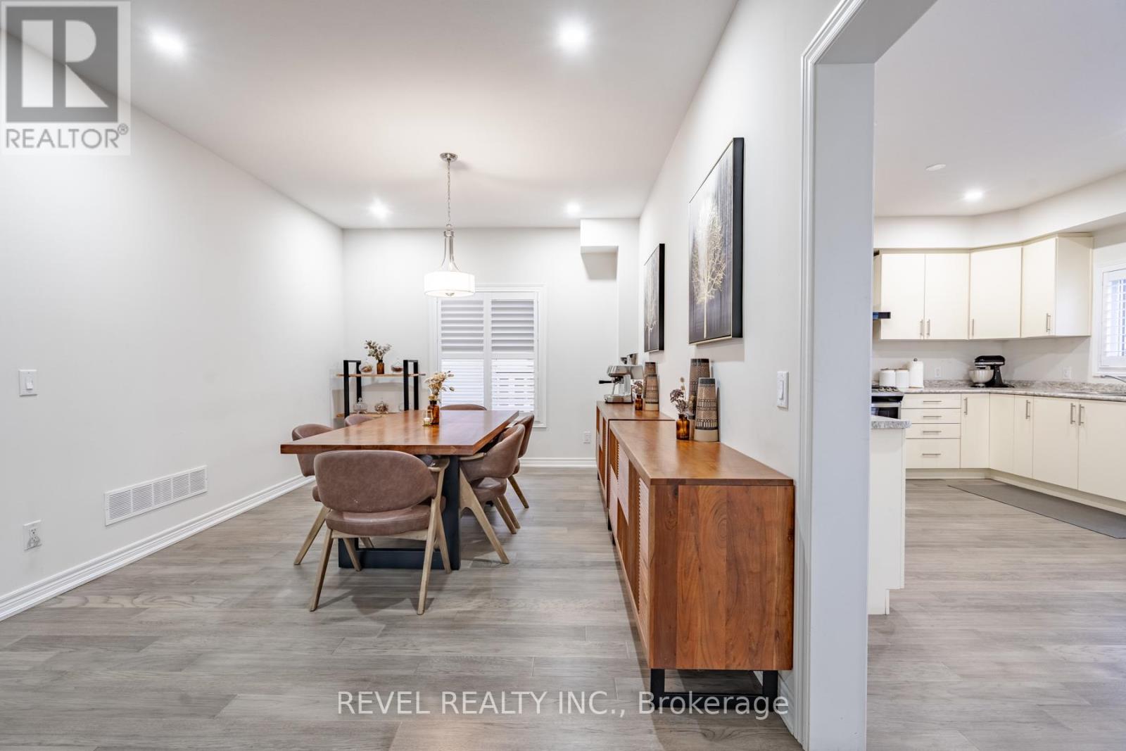 32 Barker Parkway, Thorold, Ontario  L2V 0H3 - Photo 8 - X12531370