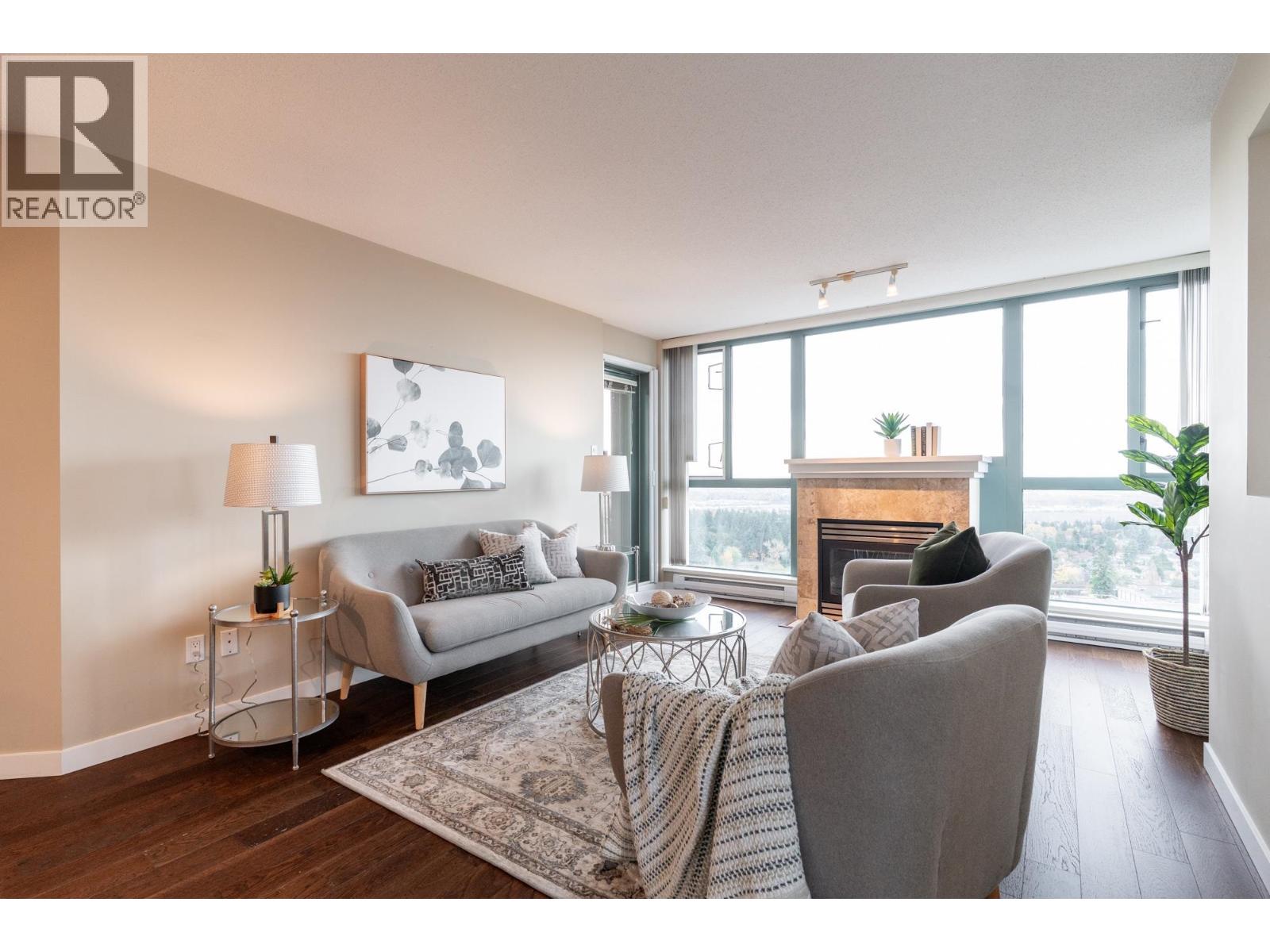 1704 6659 SOUTHOAKS CRESCENT, Burnaby, British Columbia