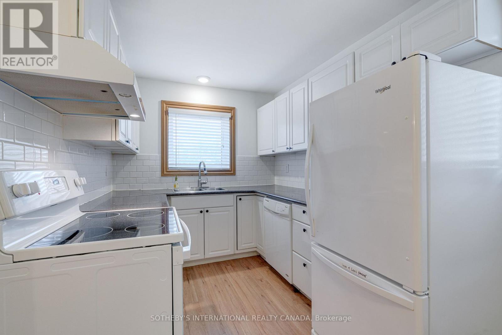 19 Gleneagle Crescent, Toronto, Ontario  M2J 3H4 - Photo 4 - C12531402