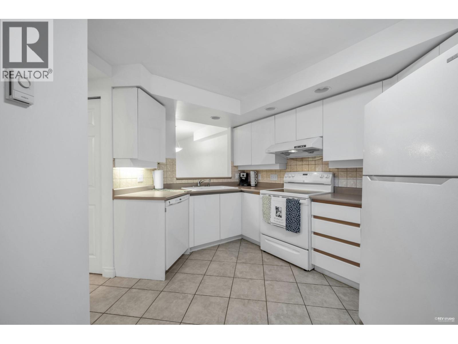 104e 3081 Glen Drive, Coquitlam, British Columbia  V3B 2P8 - Photo 25 - R3066310