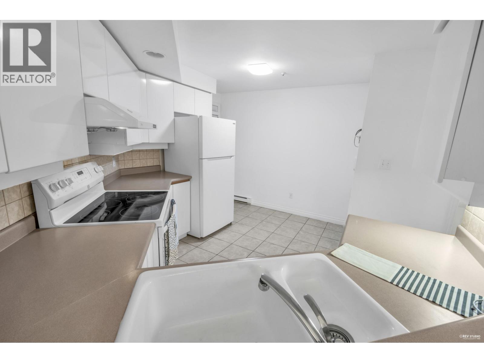 104e 3081 Glen Drive, Coquitlam, British Columbia  V3B 2P8 - Photo 13 - R3066310