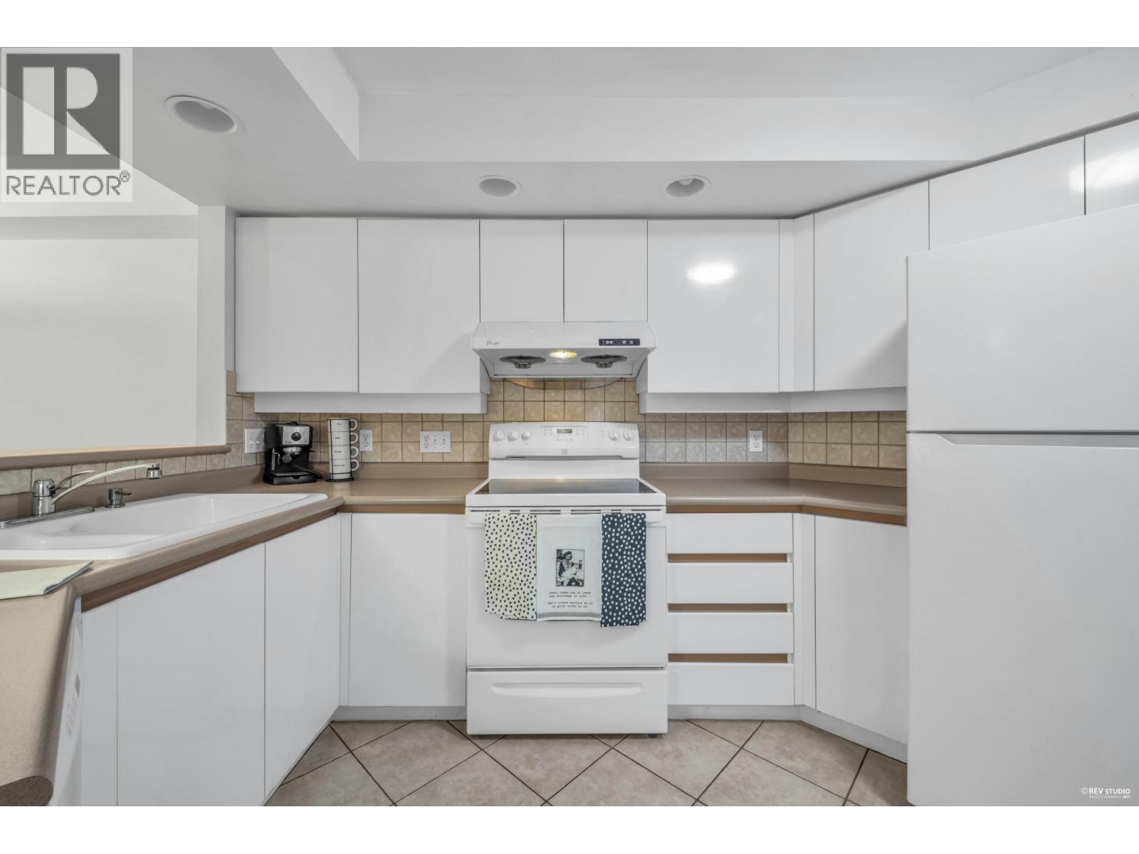 104e 3081 Glen Drive, Coquitlam, British Columbia  V3B 2P8 - Photo 31 - R3066310