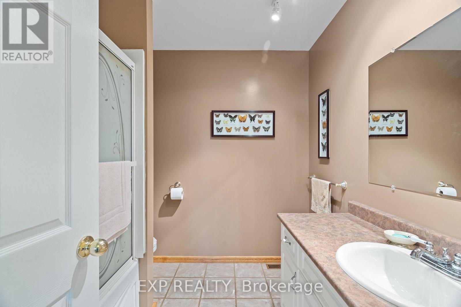 30680 Hungry Hollow Road, North Middlesex, Ontario  N0M 1B0 - Photo 17 - X12531410