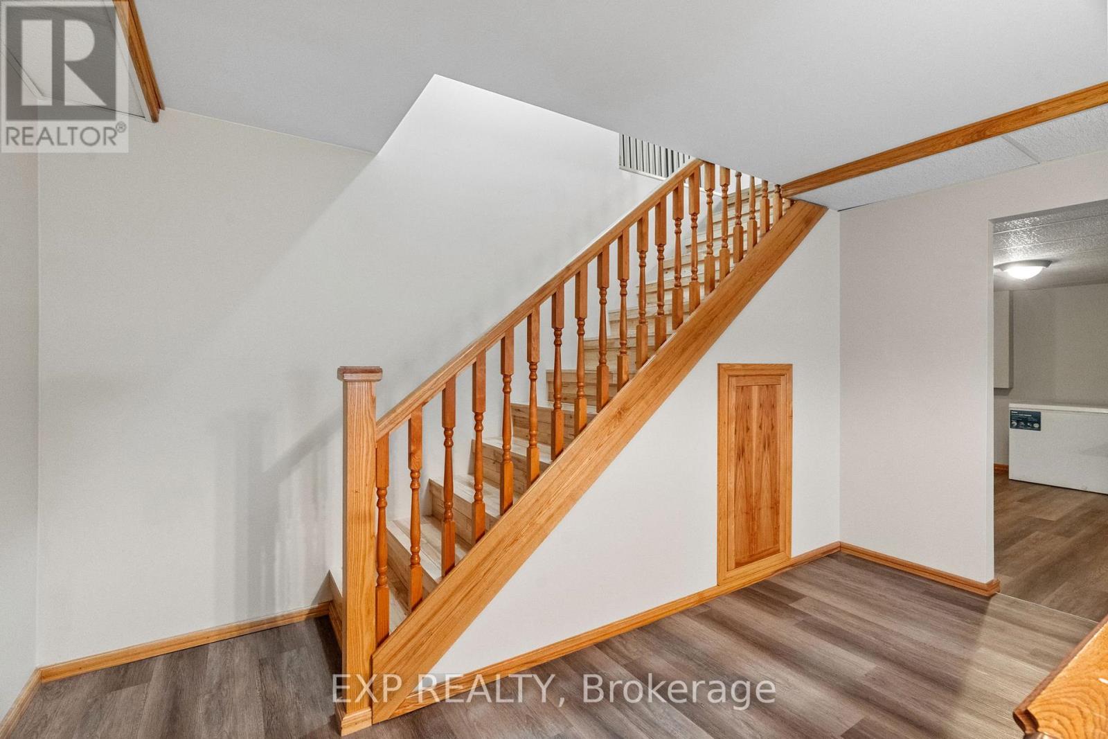 30680 Hungry Hollow Road, North Middlesex, Ontario  N0M 1B0 - Photo 19 - X12531410