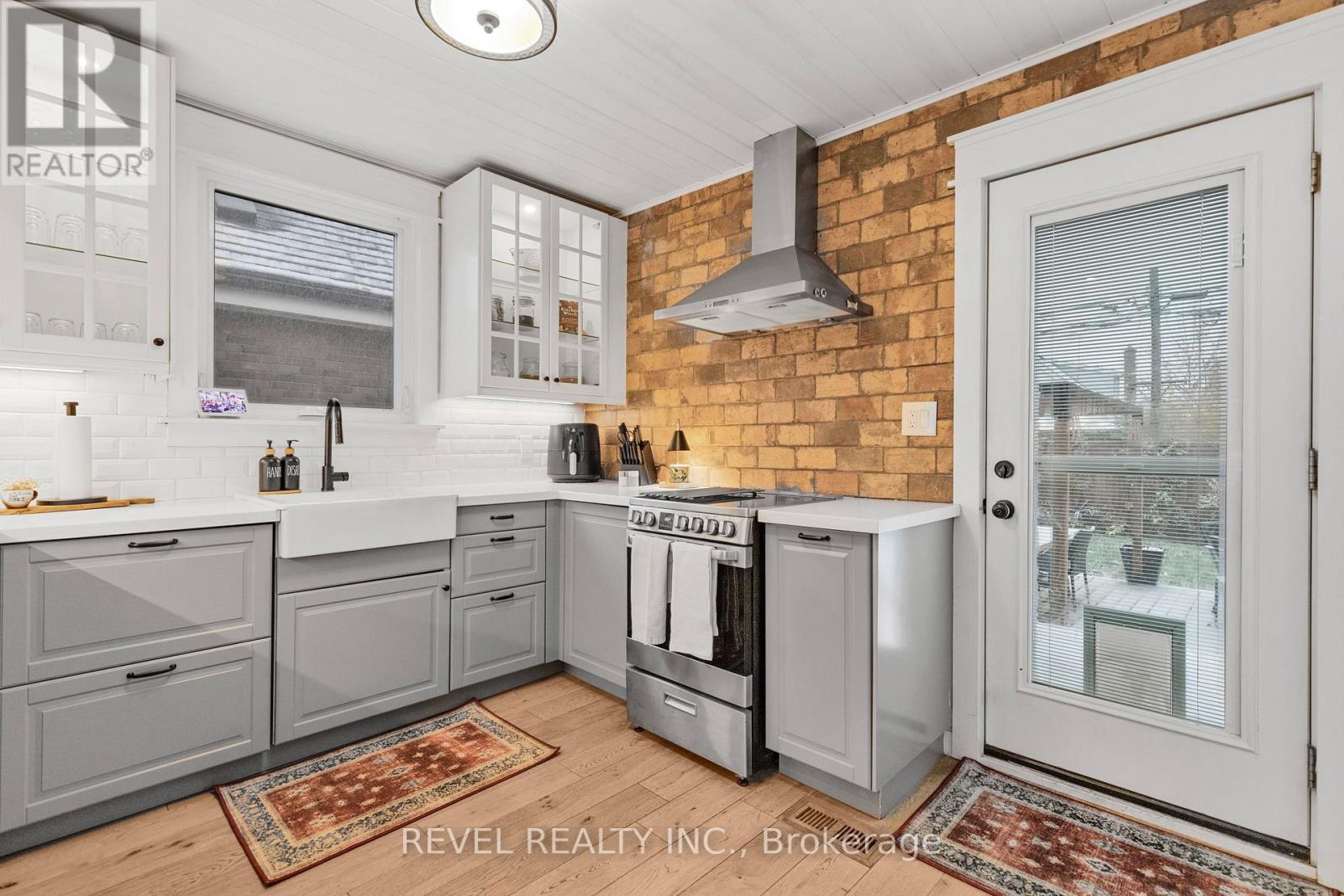 175 Wexford Avenue S, Hamilton, Ontario  L8K 2P1 - Photo 9 - X12531398