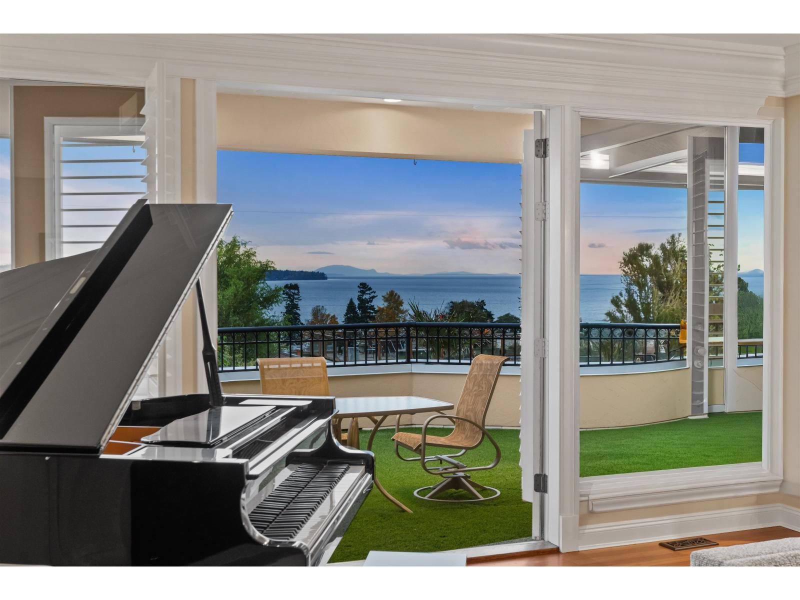 15781 Pacific Avenue, White Rock, British Columbia  V4B 1S5 - Photo 1 - R3062301