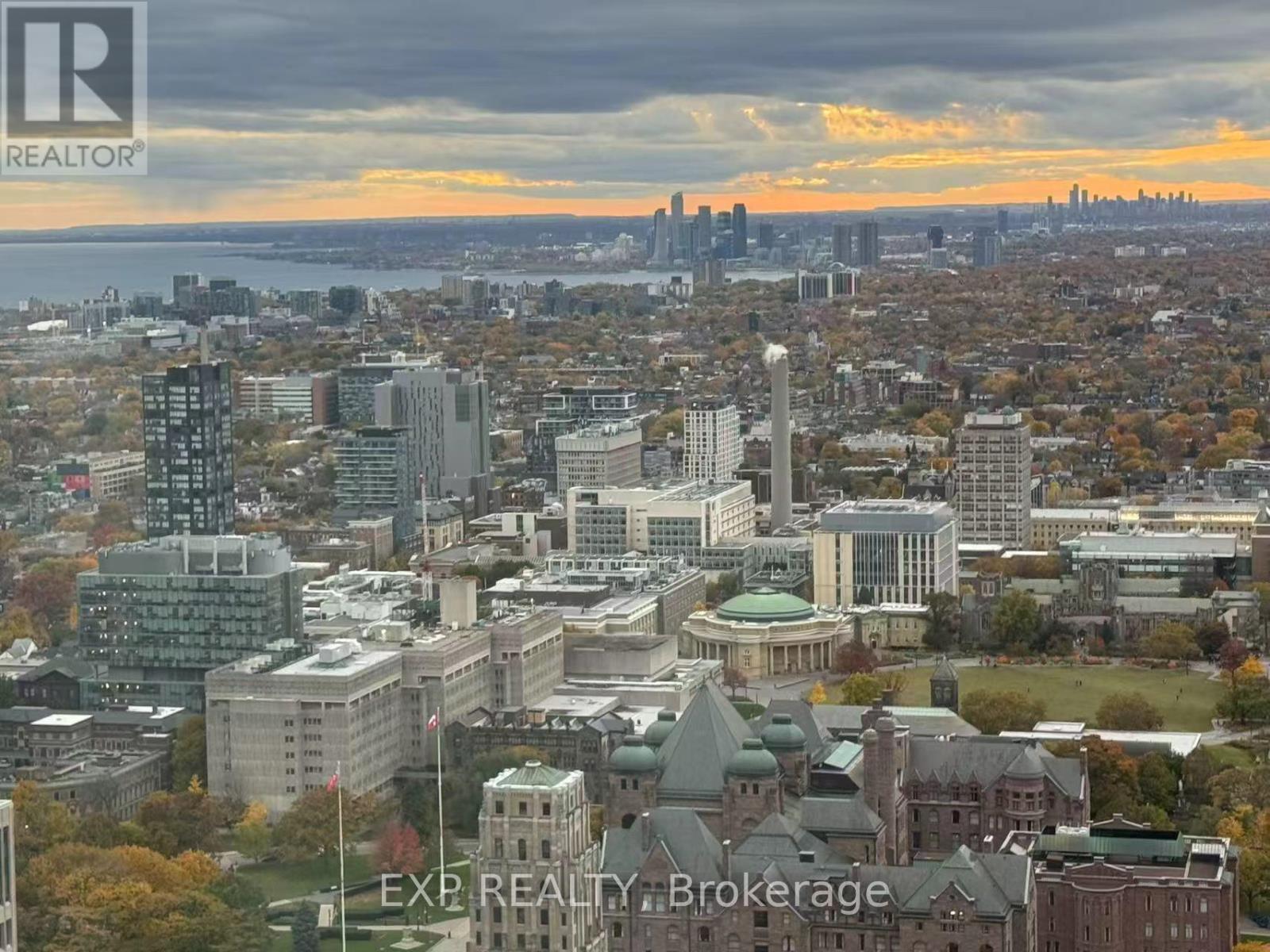 5811 - 8 WELLESLEY STREET W, Toronto, Ontario