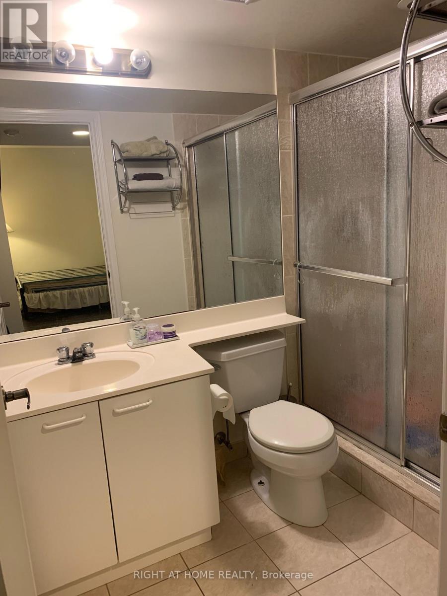 901 - 130 Pond Drive, Markham, Ontario  L3T 7W5 - Photo 3 - N12531430