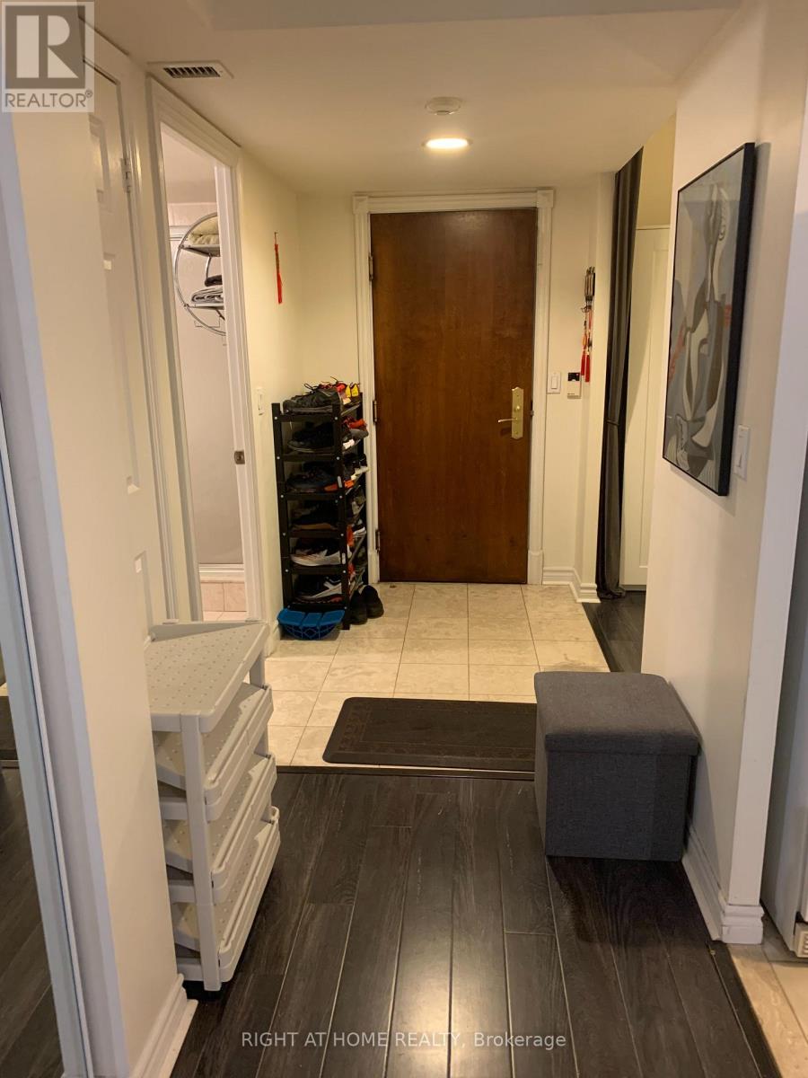 901 - 130 Pond Drive, Markham, Ontario  L3T 7W5 - Photo 5 - N12531430