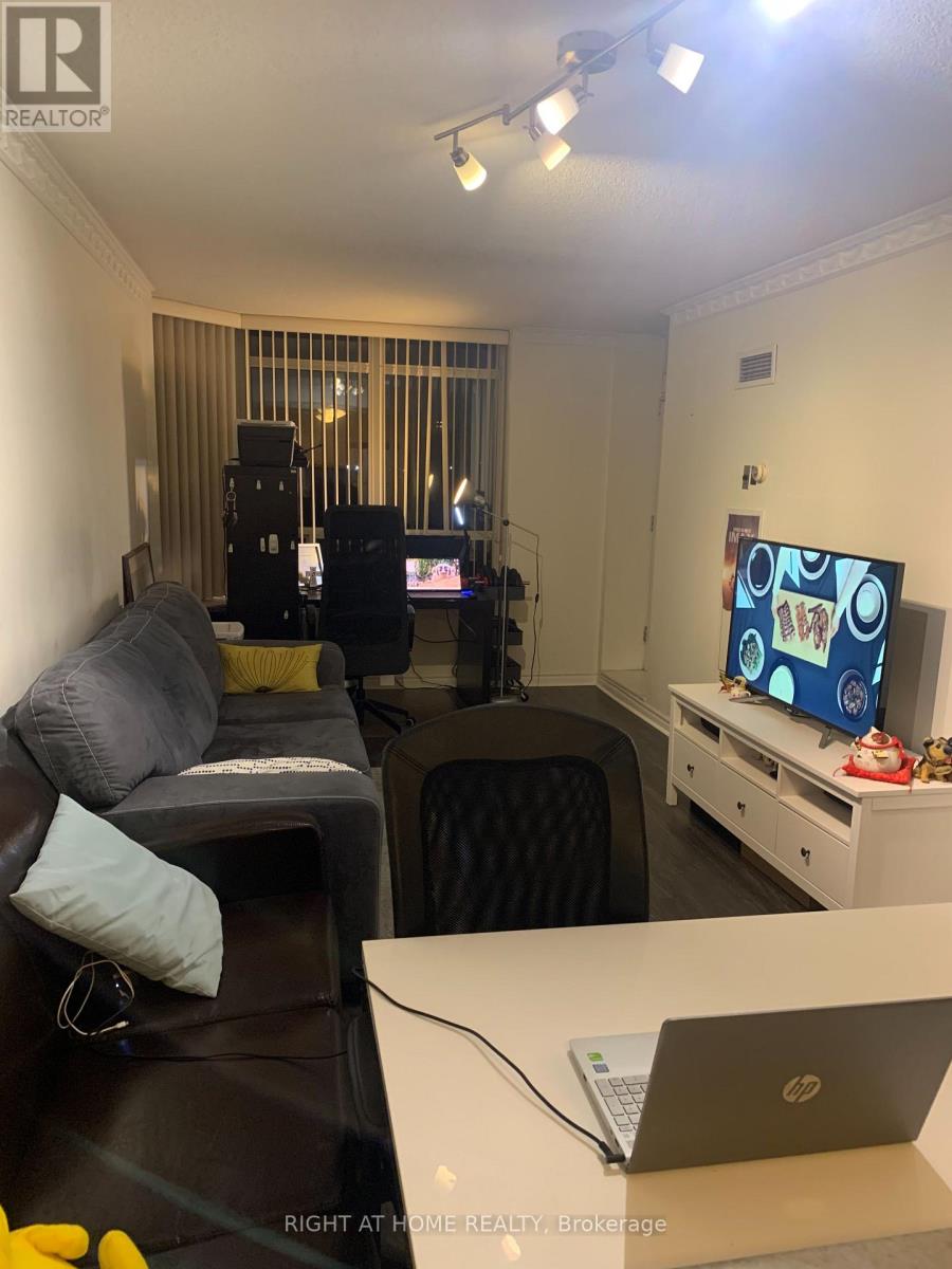 901 - 130 Pond Drive, Markham, Ontario  L3T 7W5 - Photo 7 - N12531430