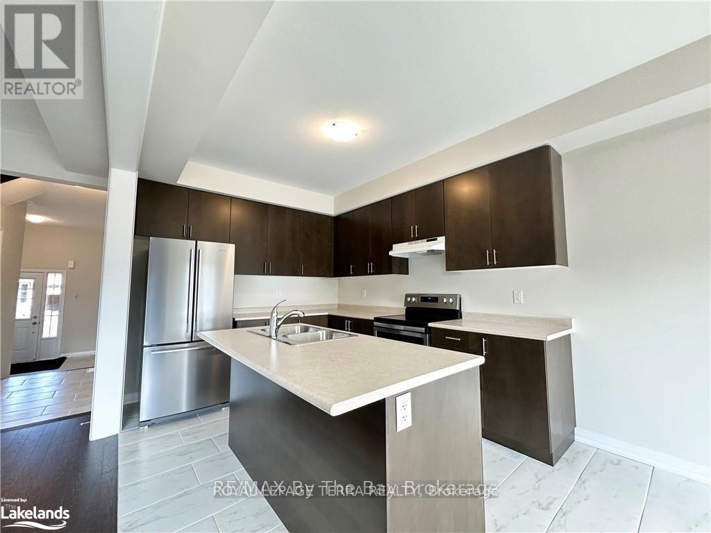 58 Nicort Road, Wasaga Beach, Ontario  L9Z 0N4 - Photo 5 - S12531434