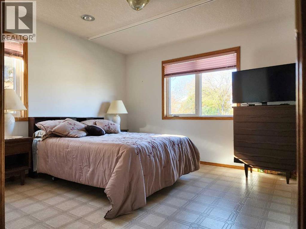 5323 3 Street W, Claresholm, Alberta  T0L 0T0 - Photo 10 - A2265028