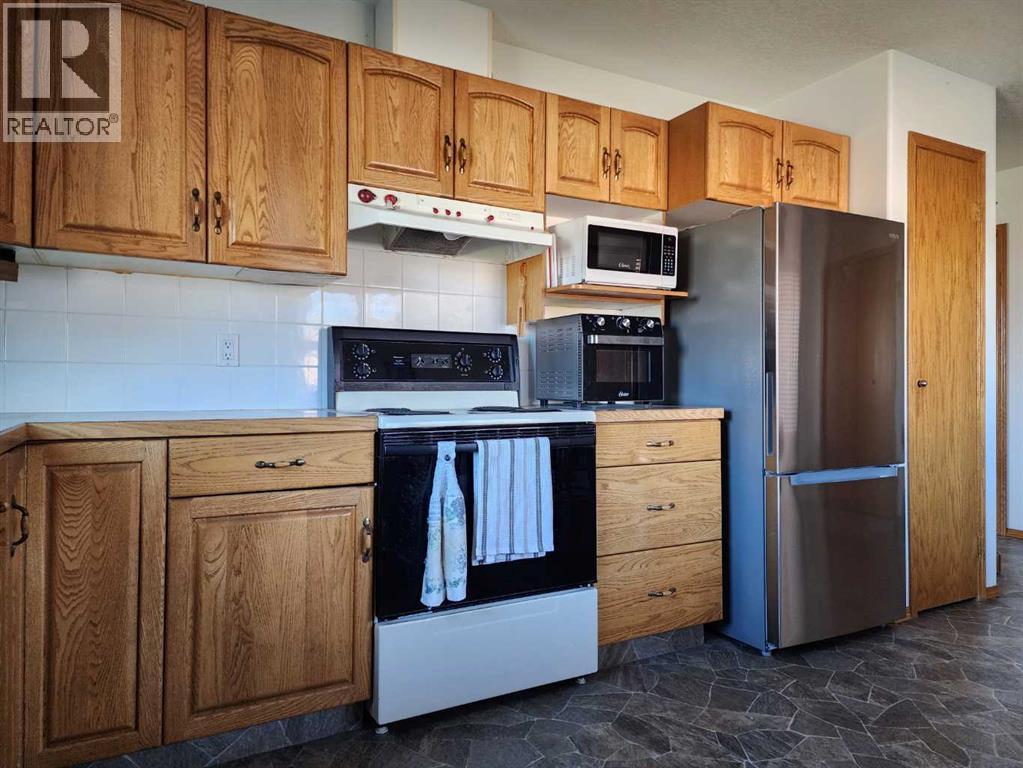 5323 3 Street W, Claresholm, Alberta  T0L 0T0 - Photo 8 - A2265028