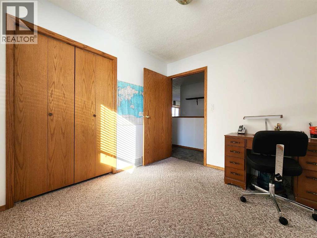 5323 3 Street W, Claresholm, Alberta  T0L 0T0 - Photo 12 - A2265028