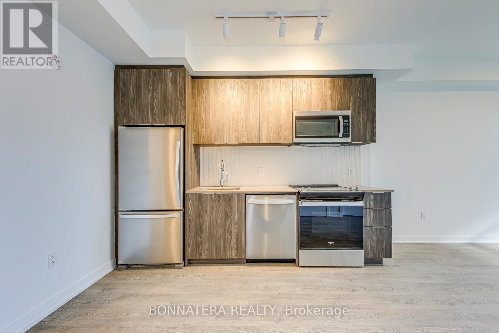 210 - 720 Whitlock Avenue, Milton, Ontario  L9E 2B5 - Photo 11 - W12531412