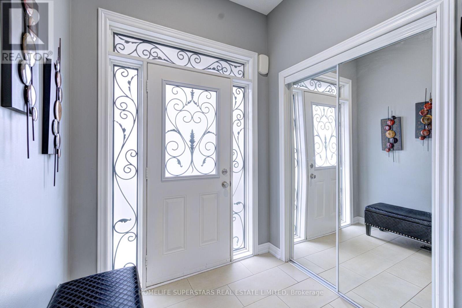 5606 Ethan Drive, Mississauga, Ontario  L5M 0N2 - Photo 3 - W12531428