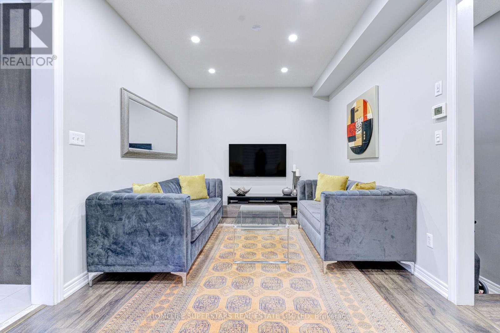 5606 Ethan Drive, Mississauga, Ontario  L5M 0N2 - Photo 8 - W12531428