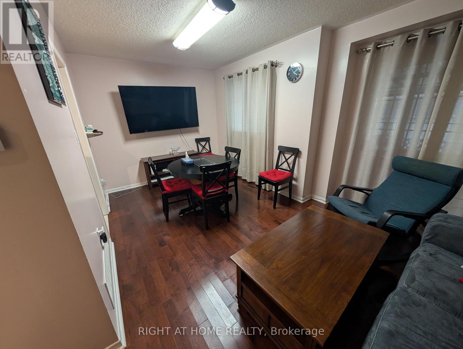 #upper - 3843 Densbury Drive, Mississauga, Ontario  L5N 6Z3 - Photo 10 - W12531444