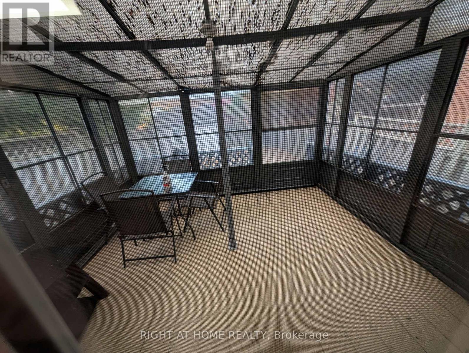 #upper - 3843 Densbury Drive, Mississauga, Ontario  L5N 6Z3 - Photo 12 - W12531444