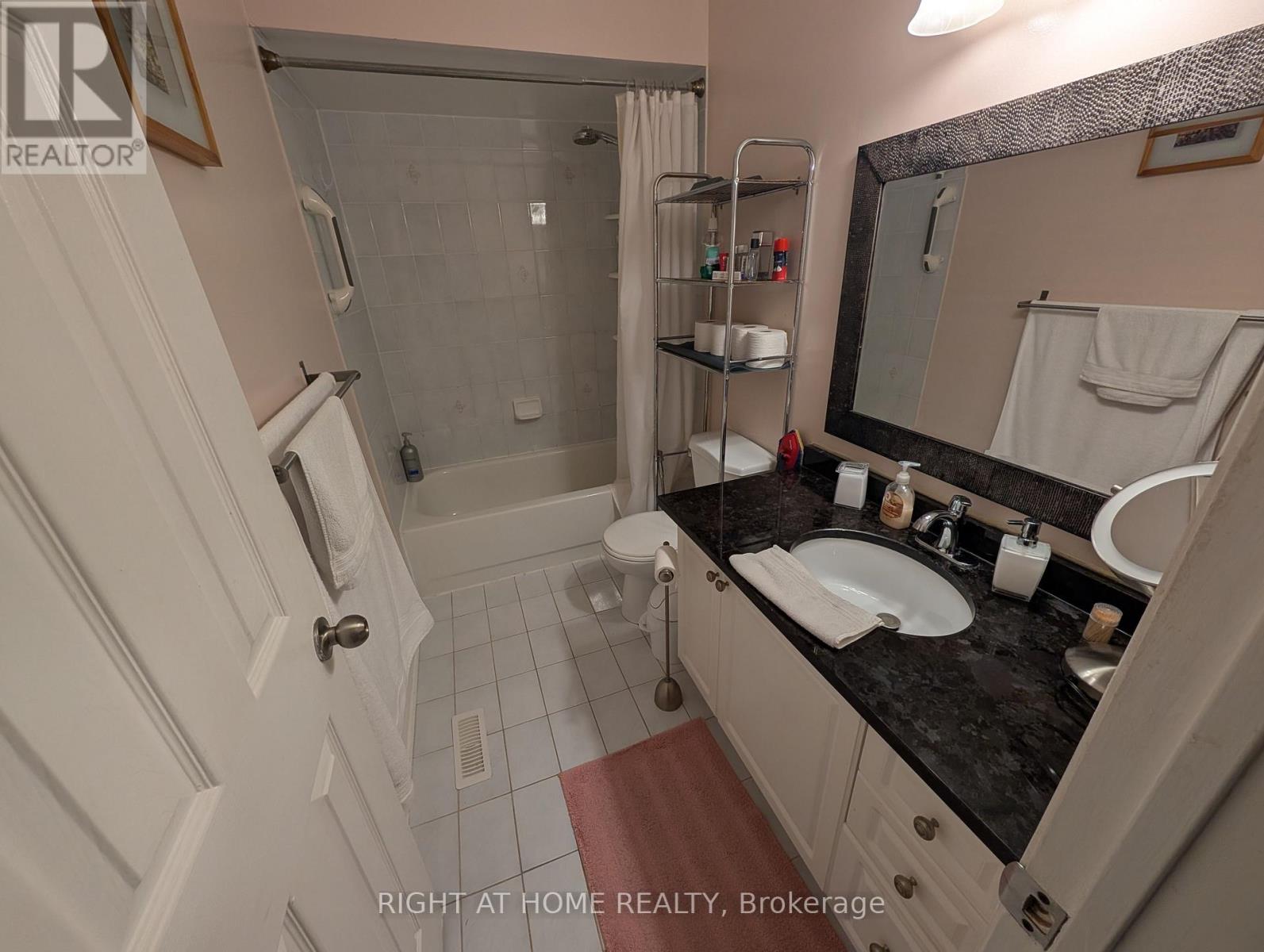 #upper - 3843 Densbury Drive, Mississauga, Ontario  L5N 6Z3 - Photo 16 - W12531444