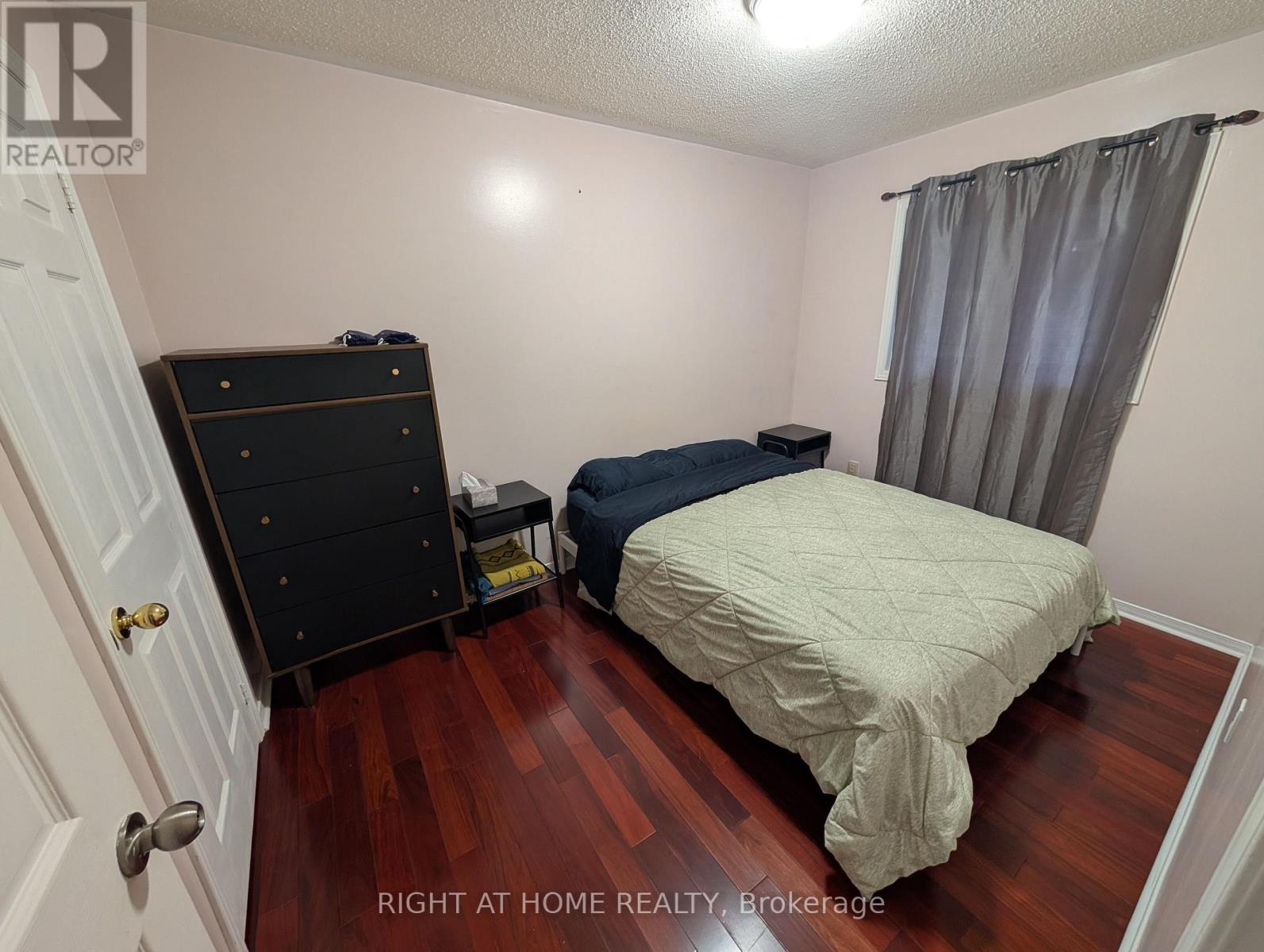 #upper - 3843 Densbury Drive, Mississauga, Ontario  L5N 6Z3 - Photo 17 - W12531444